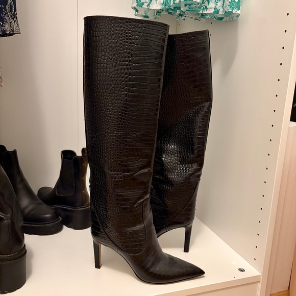EUC JIMMY CHOO Black Mavis 85 Croc-Embossed Leather Pointed-Toe High Boots 8 39 - Picture 3 of 12
